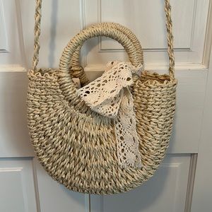 Woven crossbody handbag